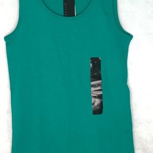 Woman’s scoop neck Tank